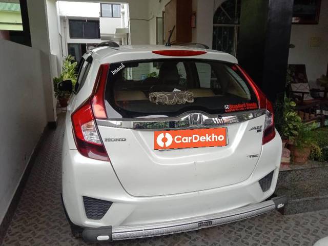 https://images10.gaadi.com/usedcar_image/3580592/original/processed_d12ef5fa-0179-40a4-8b52-d15ca5896cee.jpg?imwidth=6401