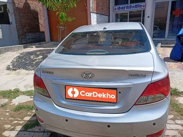 https://images10.gaadi.com/usedcar_image/3580604/original/processed_bb7016ce-05ec-4983-8464-e4491af6b1b6.jpg?imwidth=6401