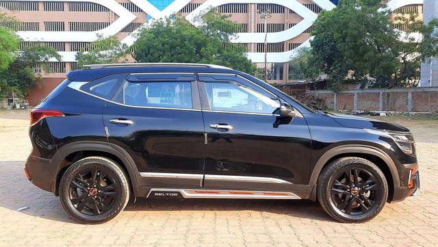 https://images10.gaadi.com/usedcar_image/3580928/original/processed_img2872543__used_car_2872543_1698755227.jpg?imwidth=6401