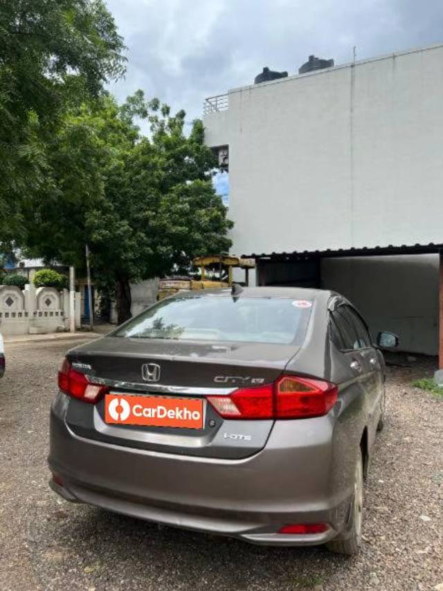 https://images10.gaadi.com/usedcar_image/3580953/original/processed_2b7b233a-0429-4ee2-9c40-0bc488ff2091.jpg?imwidth=6401