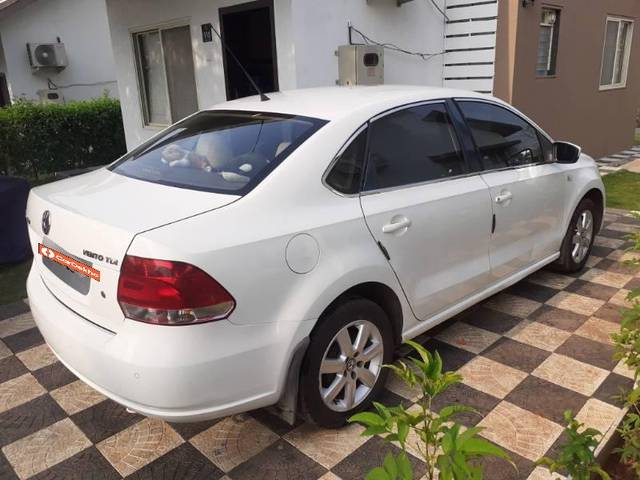 https://images10.gaadi.com/usedcar_image/3581105/original/processed_ef3c4660-27a8-4748-86d1-3d20e76cca9b.jpg?imwidth=6402