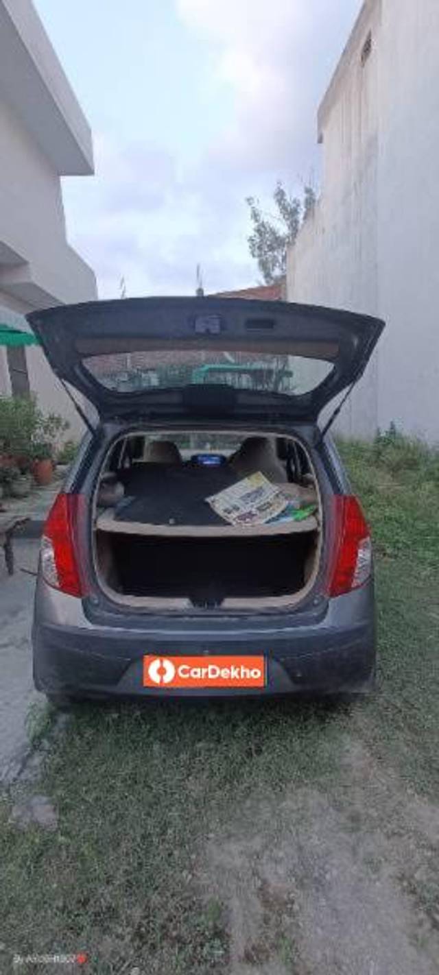 https://images10.gaadi.com/usedcar_image/3581199/original/processed_797890a2-7b91-4f03-9a91-d02b2df3645c.jpg?imwidth=6402