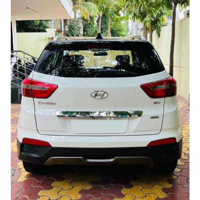 https://images10.gaadi.com/usedcar_image/3581311/original/processed_2b0b232e-3bac-4ccb-a94d-b185af3b6216.jpg?imwidth=6402