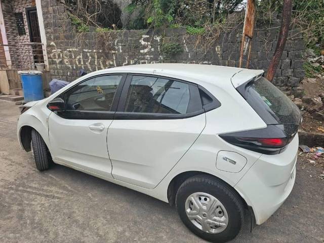 https://images10.gaadi.com/usedcar_image/3581328/original/processed_df32c223-b342-4107-8b4a-e4ca66a43362.jpg?imwidth=6402