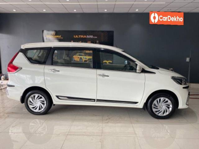 https://images10.gaadi.com/usedcar_image/3581352/original/processed_647dc8ce-457a-44e1-b928-fa24894950ed.jpeg?imwidth=6401