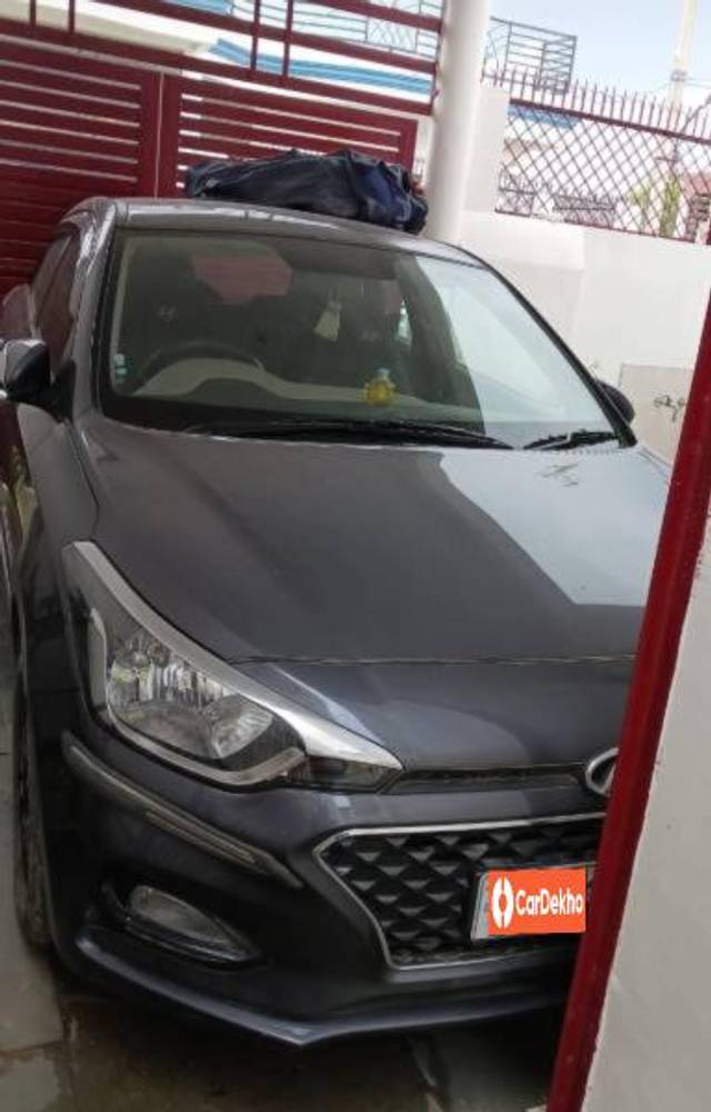 https://images10.gaadi.com/usedcar_image/3581356/original/processed_d8f39a72-7572-4ed2-84a8-76caabc25140.jpg?imwidth=6400