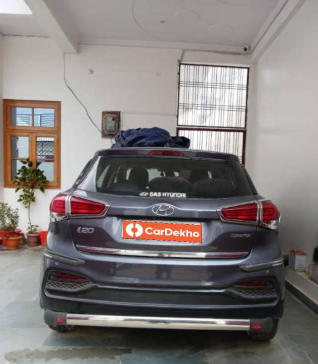 https://images10.gaadi.com/usedcar_image/3581356/original/processed_da1fe1a2-17da-4edd-b822-163111236136.jpg?imwidth=6402