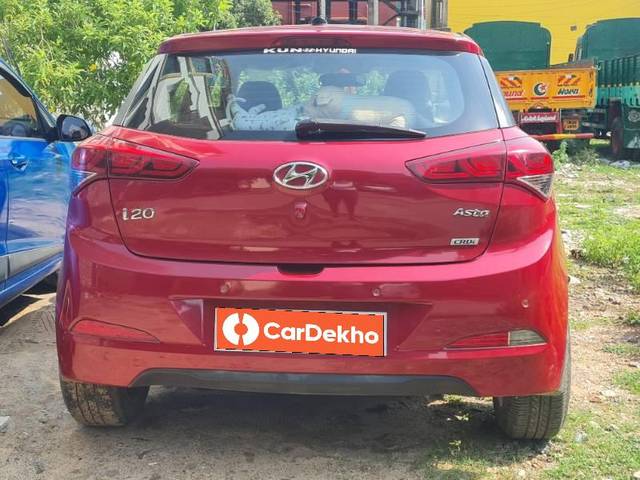 https://images10.gaadi.com/usedcar_image/3581380/original/processed_6a31137c-ab99-4cb1-8120-bd022296f55a.jpg?imwidth=6401