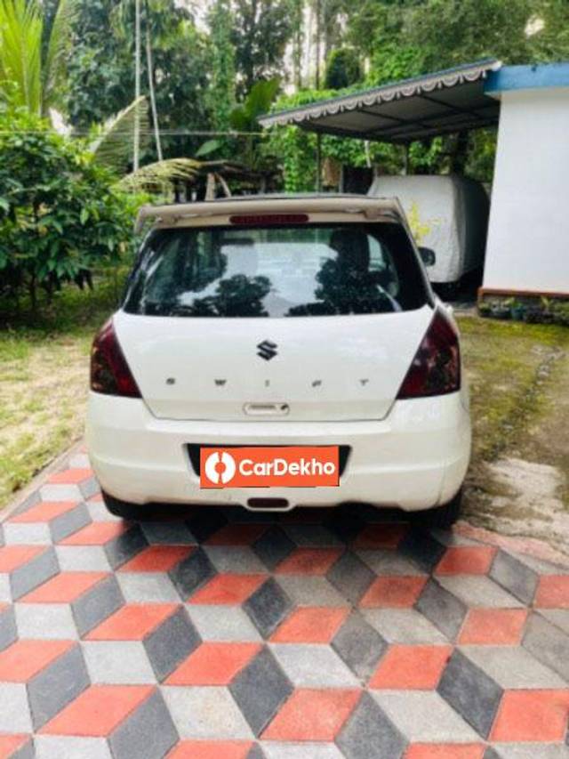 https://images10.gaadi.com/usedcar_image/3581423/original/processed_9f4e71c5-6e32-4750-8c04-0de411642624.jpeg?imwidth=6402