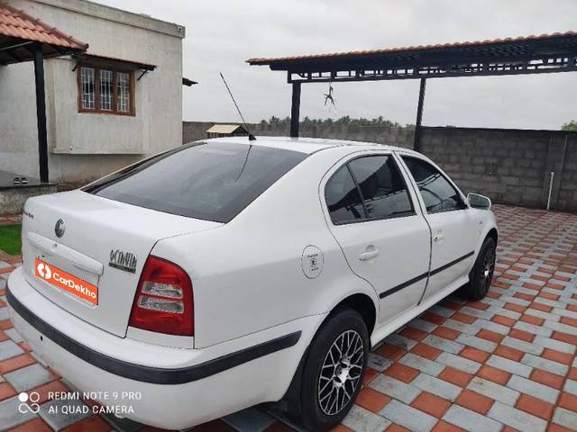https://images10.gaadi.com/usedcar_image/3581484/original/processed_ca009a53-f961-4a3b-addc-1e7ef4c569c3.jpg?imwidth=6401