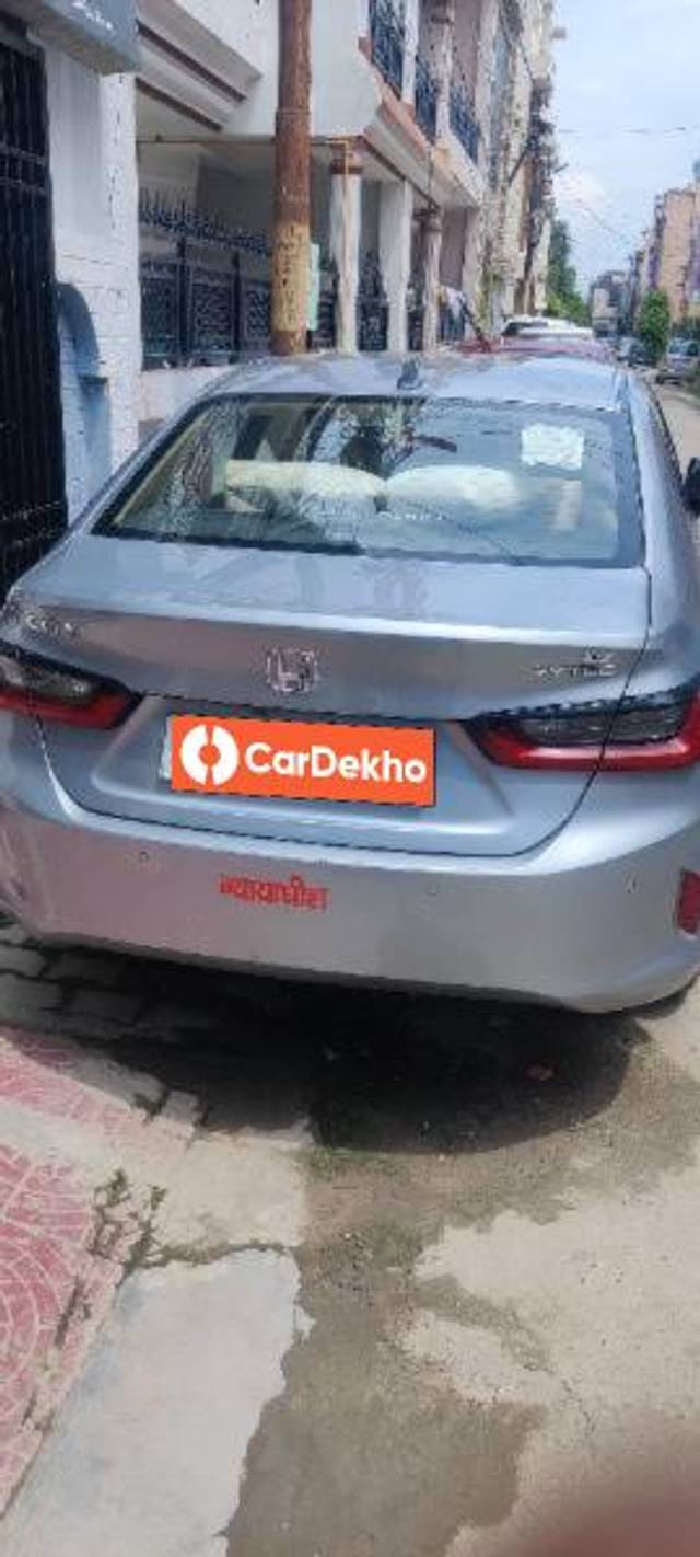 https://images10.gaadi.com/usedcar_image/3581491/original/processed_4089ca41-3750-4d81-81b5-ab6cae71fea1.jpg?imwidth=6402