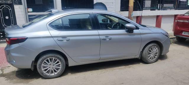 https://images10.gaadi.com/usedcar_image/3581491/original/processed_f4d1deda-2fb1-44f6-951f-09eba57b56bd.jpg?imwidth=6401