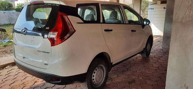 https://images10.gaadi.com/usedcar_image/3581498/original/processed_46e18cf9-84d5-4f3c-bc67-acbf67fe4618.jpg?imwidth=6402