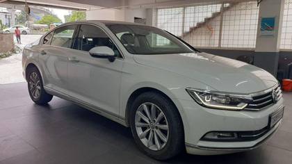 Volkswagen Passat 2.0 TDI AT Highline Volkswagen Passat 2.0 TDI AT Highline