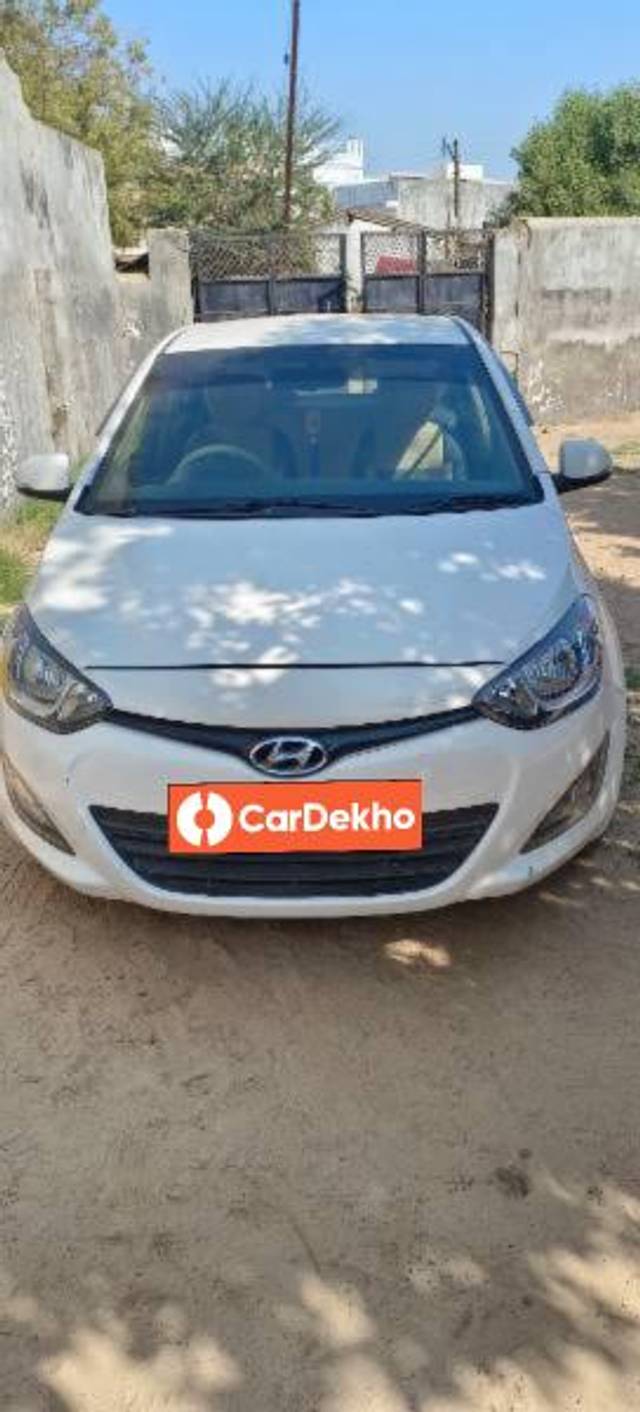 https://images10.gaadi.com/usedcar_image/3581513/original/processed_dd5b262f-9102-413b-9740-82e9a87dde31.jpg?imwidth=6400