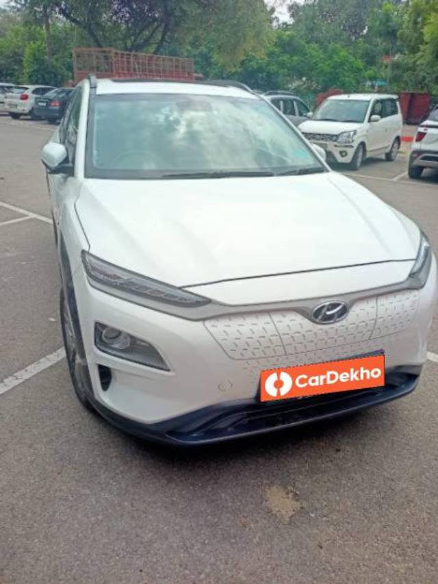 https://images10.gaadi.com/usedcar_image/3581549/original/processed_375a06f2-c2c7-499b-b712-95f80e41aa9d.jpeg?imwidth=6402