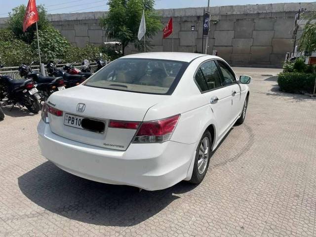 https://images10.gaadi.com/usedcar_image/3581635/original/processed_120a8103-9ff1-45fa-b98a-ecc544dc0563.jpg?imwidth=6402