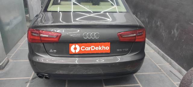 https://images10.gaadi.com/usedcar_image/3581721/original/processed_35a54901-2613-43fc-9a46-21ae8c9e3807.jpg?imwidth=6401