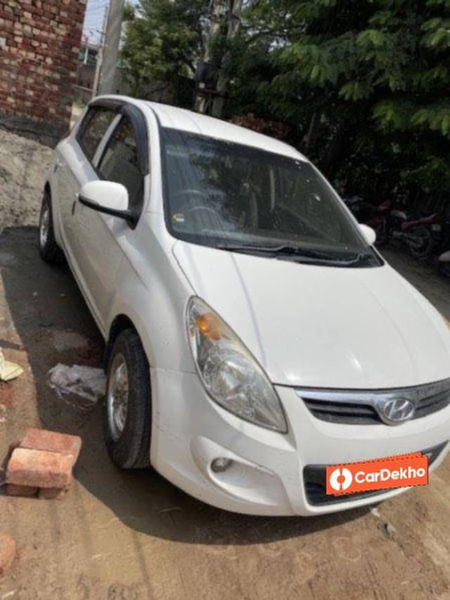 https://images10.gaadi.com/usedcar_image/3581929/original/processed_3b3907a5-218a-4b0f-9b69-9a74300f5d70.jpeg?imwidth=6400