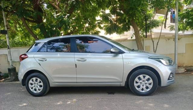 https://images10.gaadi.com/usedcar_image/3582291/original/img2873464__used_car_2873464_1695208749.jpg?imwidth=6401