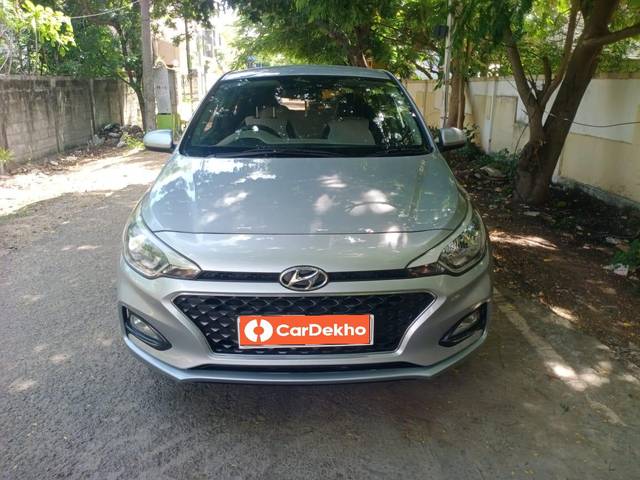 https://images10.gaadi.com/usedcar_image/3582291/original/processed_img2873464__used_car_2873464_1695208747.jpg?imwidth=6400