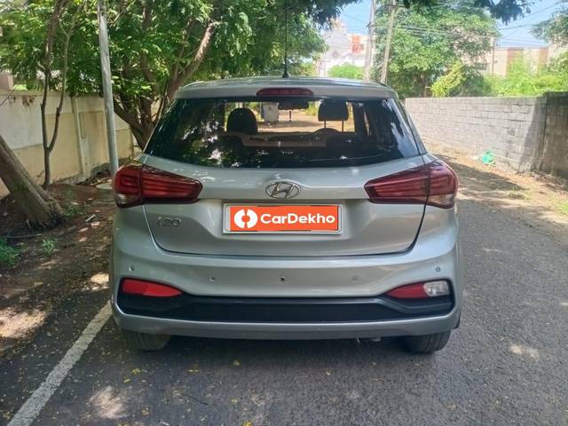 https://images10.gaadi.com/usedcar_image/3582291/original/processed_img2873464__used_car_2873464_1695208752.jpg?imwidth=6402