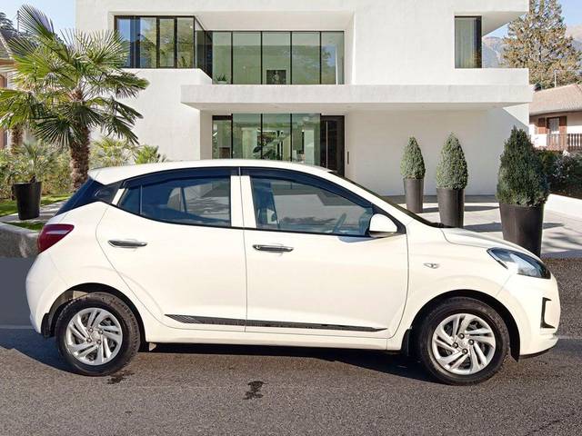 https://images10.gaadi.com/usedcar_image/3582569/original/processed_img2873675__used_car_2873675_1695216674.jpg?imwidth=6402