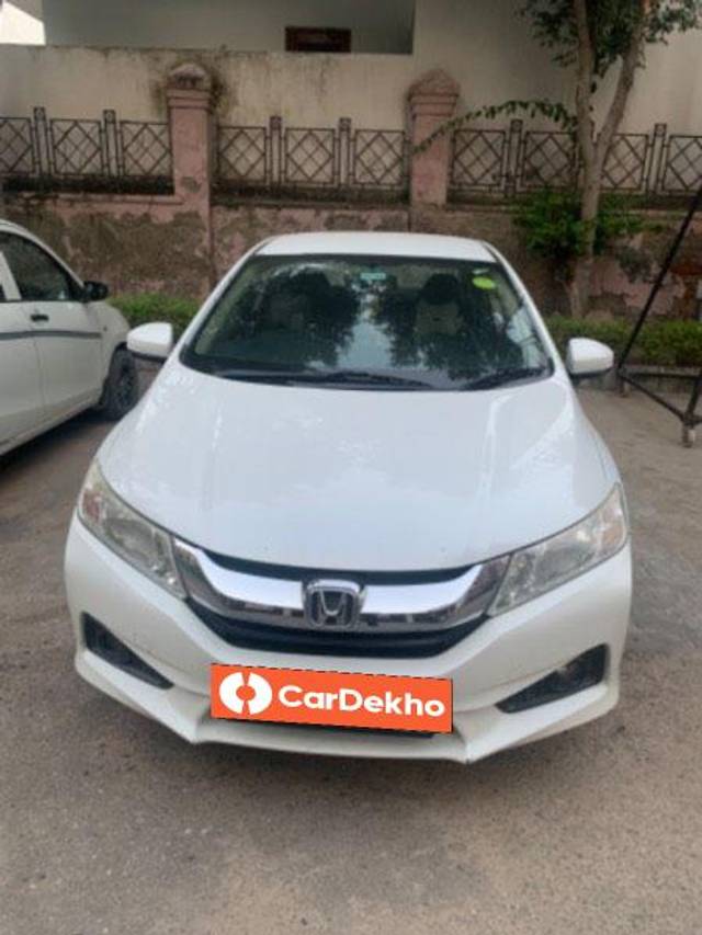 https://images10.gaadi.com/usedcar_image/3582685/original/processed_8eb63326-14c7-4e43-a8aa-a5232356bca0.jpeg?imwidth=6400