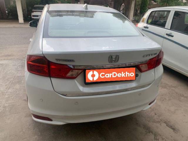 https://images10.gaadi.com/usedcar_image/3582685/original/processed_dc4f546d-1888-486d-8b66-97845173ba97.jpeg?imwidth=6401