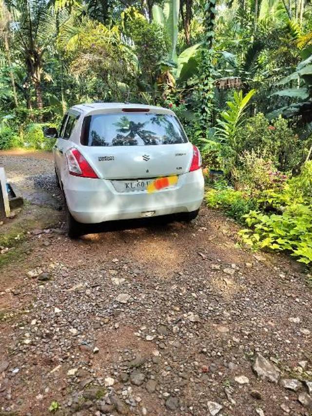 https://images10.gaadi.com/usedcar_image/3583063/original/processed_807deea7-a8ea-4606-b56f-e25e73db42eb.jpg?imwidth=6401