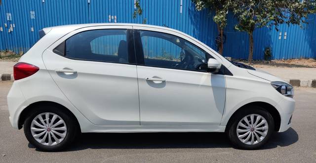 https://images10.gaadi.com/usedcar_image/3583146/original/processed_img2874018__used_car_2874018_1695278914.jpg?imwidth=6401