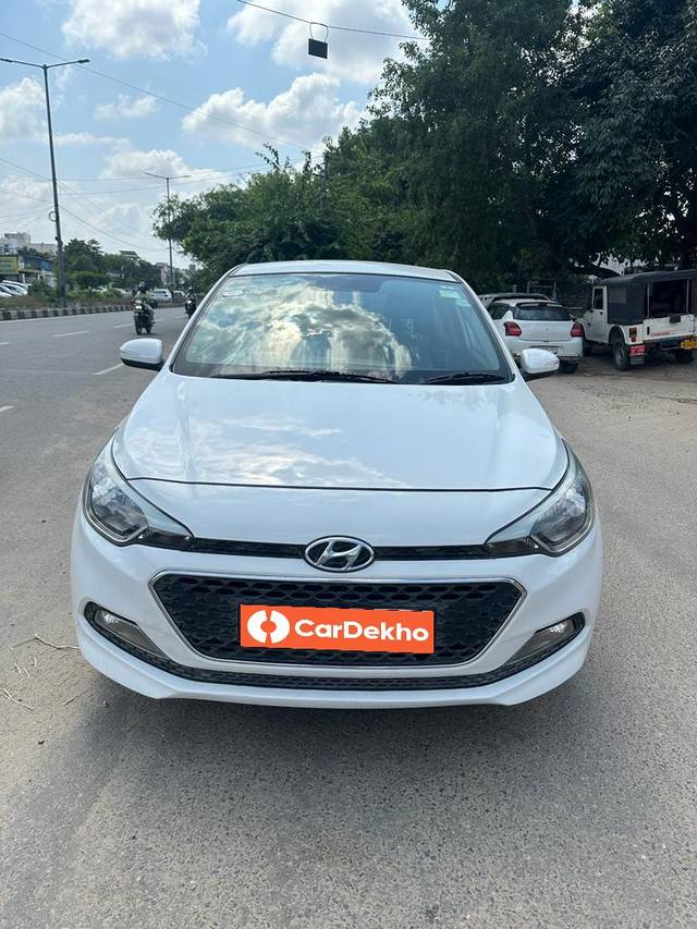https://images10.gaadi.com/usedcar_image/3583176/original/processed_img2874040__used_car_2874040_1695280292.jpg?imwidth=6400