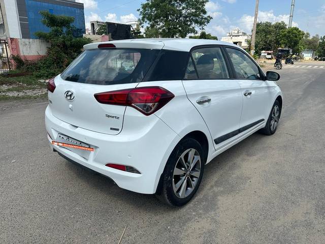 https://images10.gaadi.com/usedcar_image/3583176/original/processed_img2874040__used_car_2874040_1695280301.jpg?imwidth=6402