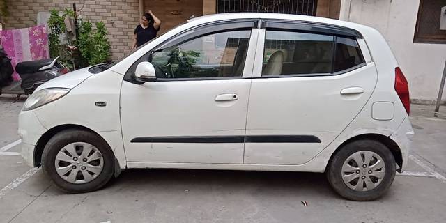 https://images10.gaadi.com/usedcar_image/3583214/original/14__VCC_IMG_1694671577849_1788766_95_1694671797.jpg?imwidth=6401