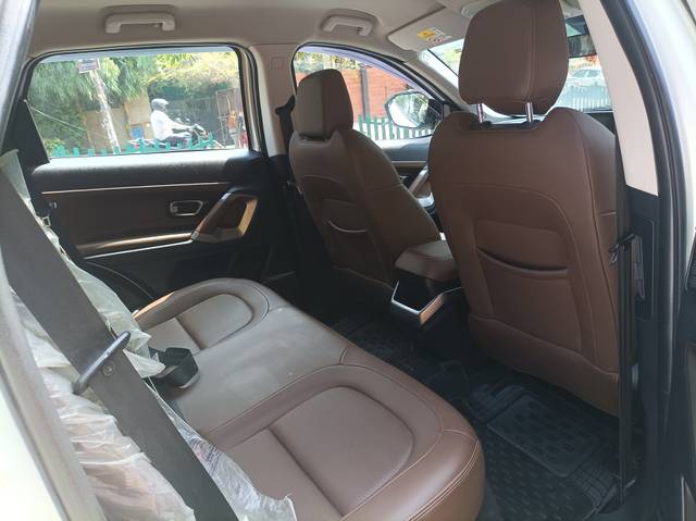 https://images10.gaadi.com/usedcar_image/3583256/original/img2874108__used_car_2874108_1695283224.jpg?imwidth=6402