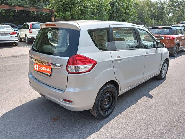 https://images10.gaadi.com/usedcar_image/3583384/original/processed_img2874209__used_car_2874209_1695287334.jpg?imwidth=6401