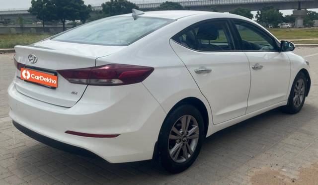 https://images10.gaadi.com/usedcar_image/3583464/original/processed_usedcar_15_2874269_1695289876.jpg?imwidth=6402