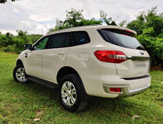 https://images10.gaadi.com/usedcar_image/3583587/original/img2874356__used_car_2874356_1695293442.jpg?imwidth=6402