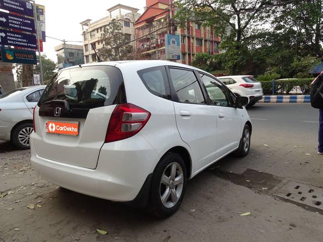 https://images10.gaadi.com/usedcar_image/3583719/original/processed_img2874454__usedcar_7_2874454_1695299104.jpeg?imwidth=6401