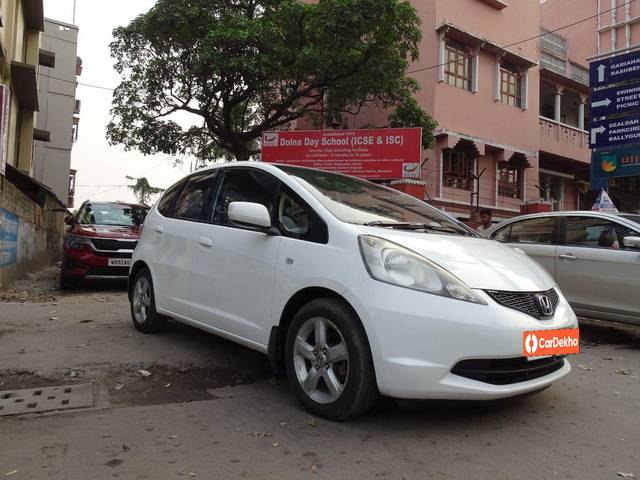 https://images10.gaadi.com/usedcar_image/3583719/original/processed_img2874454__usedcar_9_2874454_1695299104.jpeg?imwidth=6400
