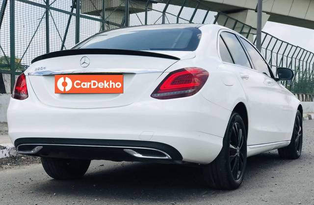 https://images10.gaadi.com/usedcar_image/3583785/original/processed_img2874496__used_car_2874496_1695302319.jpg?imwidth=6401