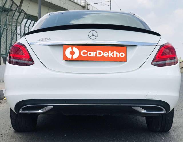 https://images10.gaadi.com/usedcar_image/3583785/original/processed_img2874496__used_car_2874496_1695302320.jpg?imwidth=6402
