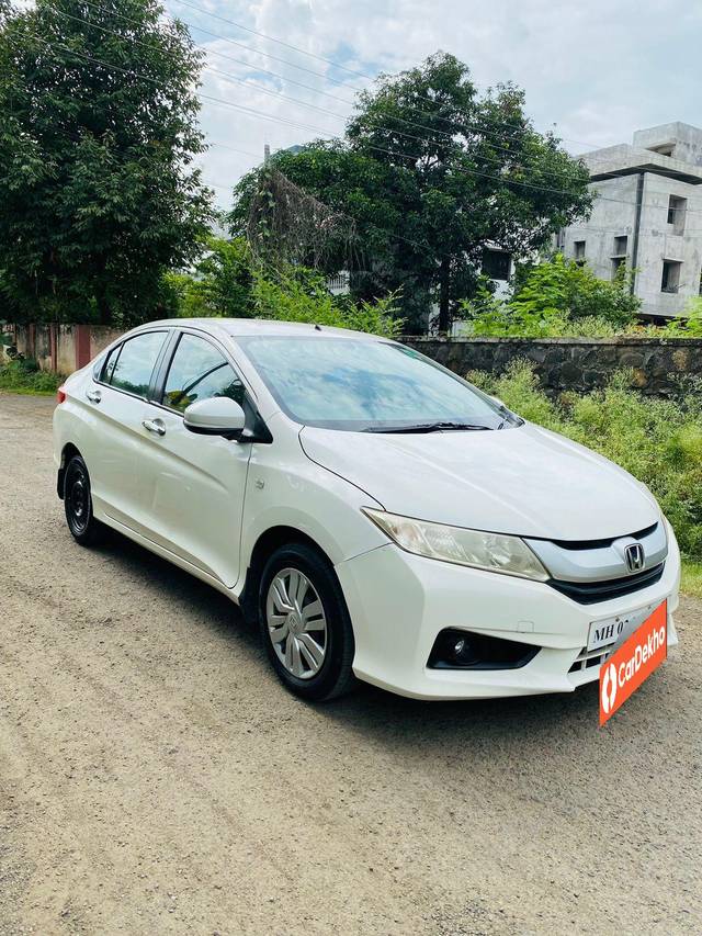 https://images10.gaadi.com/usedcar_image/3584038/original/processed_usedcar_992341b1_8d43_4d73_ab05_7eecf088105b_354231695309932_1695309995.jpeg?imwidth=6400