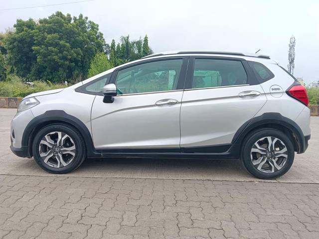 https://images10.gaadi.com/usedcar_image/3584043/original/processed_usedcar_fcda29a6_8a96_4f13_81fe_d841aad39cdd_354231695310203_1695310296.jpeg?imwidth=6402