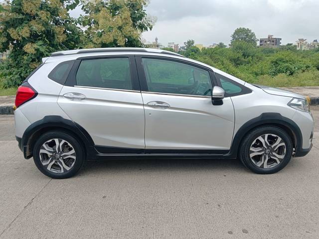 https://images10.gaadi.com/usedcar_image/3584043/original/usedcar_4cabba05_6330_4193_8e26_c1b85767cdbf_354231695310203_1695310298.jpeg?imwidth=6400