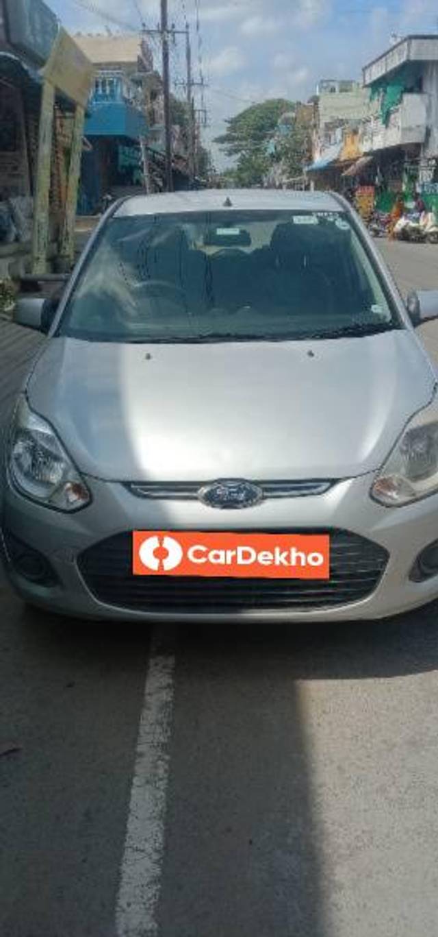https://images10.gaadi.com/usedcar_image/3584093/original/processed_8fede503-cddc-47d3-9acc-348ce39b151c.jpg?imwidth=6400
