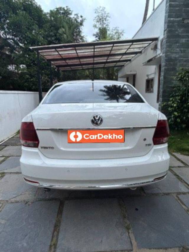 https://images10.gaadi.com/usedcar_image/3584097/original/processed_3493da03-31c7-47f4-9e48-763e5f26b9bd.jpeg?imwidth=6402
