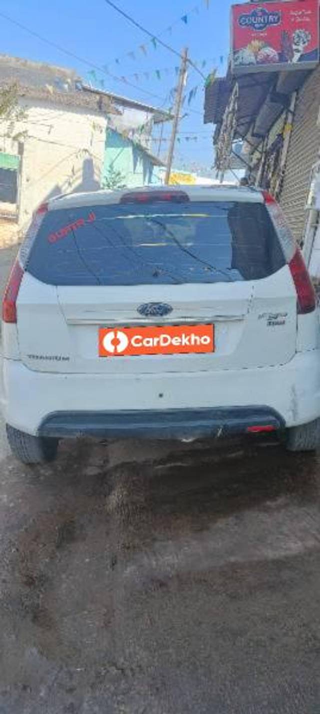 https://images10.gaadi.com/usedcar_image/3584103/original/processed_856cff2e-0699-4ca1-84a2-ec84ae04ba7b.jpg?imwidth=6402