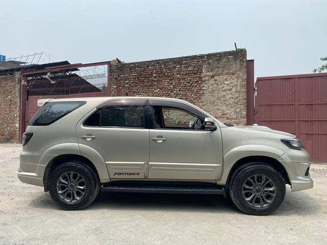 https://images10.gaadi.com/usedcar_image/3584149/original/processed_img2874593__used_car_2874593_1695315356.jpg?imwidth=6401