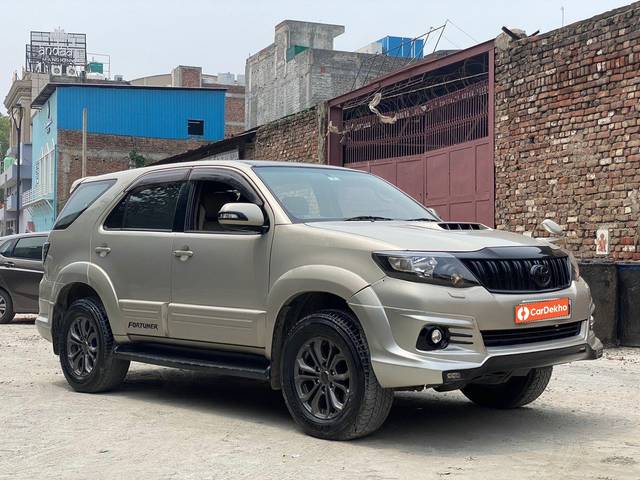 https://images10.gaadi.com/usedcar_image/3584149/original/processed_img2874593__used_car_2874593_1695315357.jpg?imwidth=6400